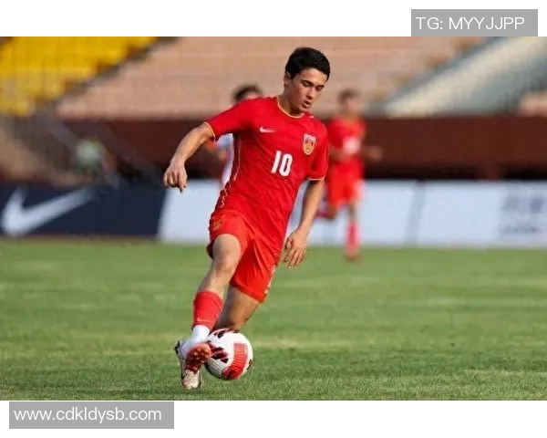 小个子足球球星如何通过精湛防守技巧在赛场上脱颖而出